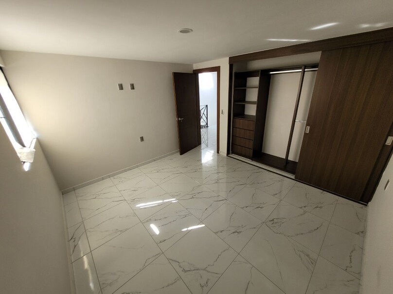 CASA EN VENTA EN COL. VALLARTA LA PATRIA A 1 MIN. DE AV. LÁZARO CÁRDENAS