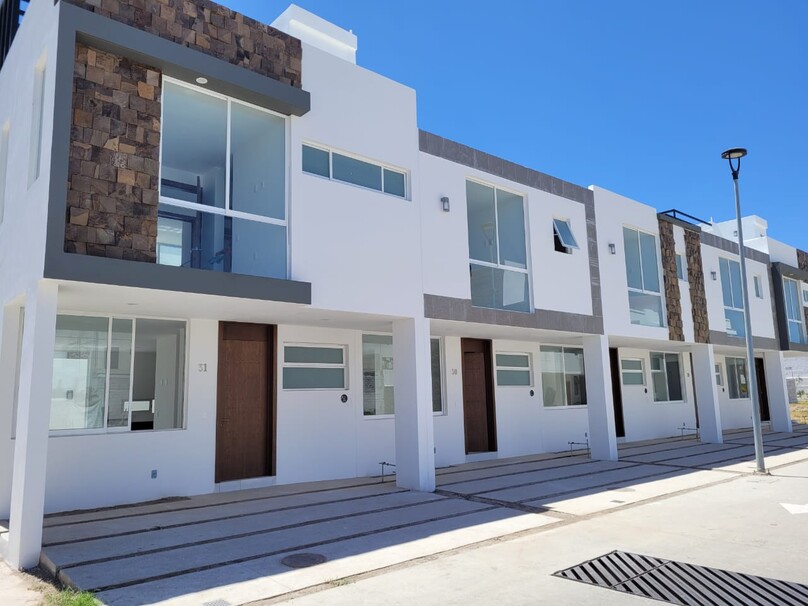 Casa En Esquina Con Roof Garden Dentro De Coto En Nuevo México