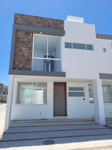 Casa En Esquina Con Roof Garden Dentro De Coto En Nuevo México