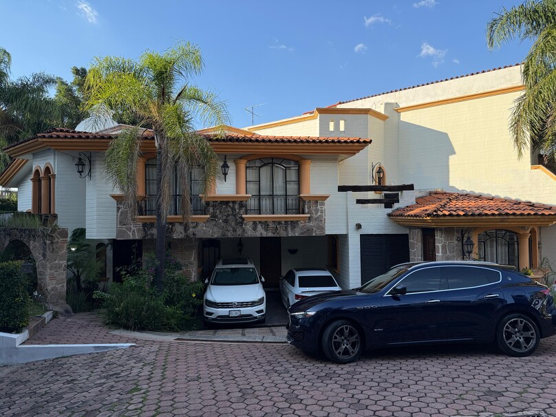 Se vende casa en Puerta de Hierro