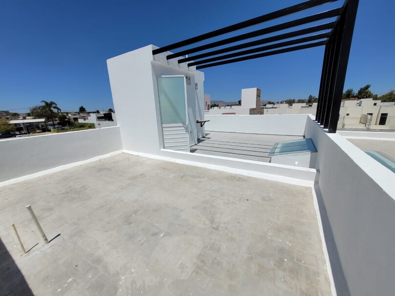 Casa En Esquina Con Roof Garden Dentro De Coto En Nuevo México