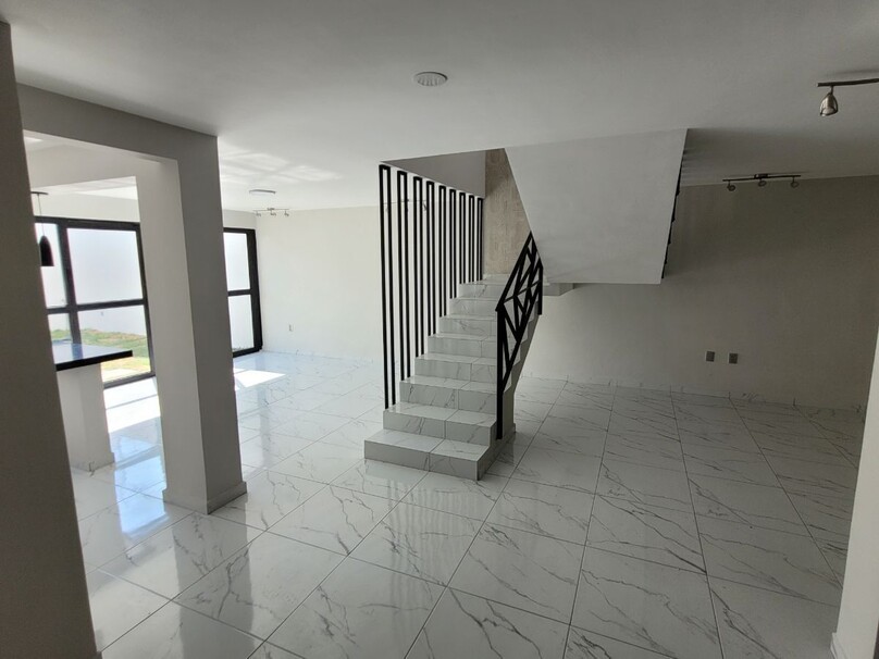 CASA EN VENTA EN COL. VALLARTA LA PATRIA A 1 MIN. DE AV. LÁZARO CÁRDENAS