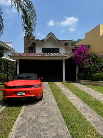 Se renta casa en Valle Real