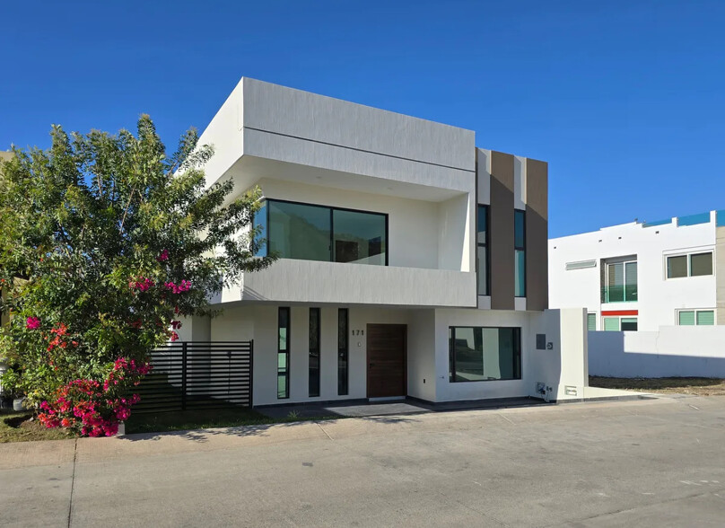 Se vende casa en Los Robles
