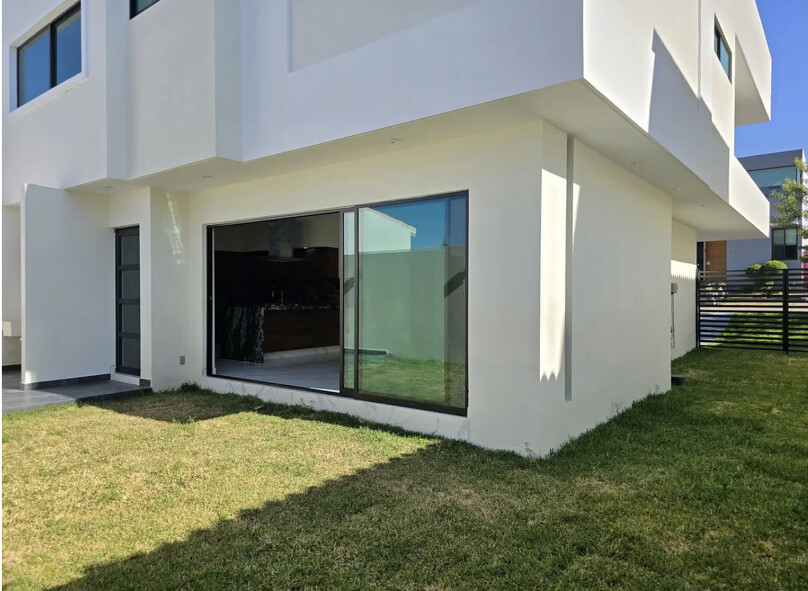 Se vende casa en Los Robles