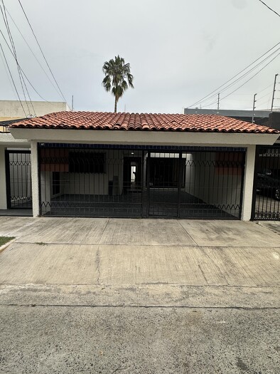 Se Vende Casa en Jardines Universidad