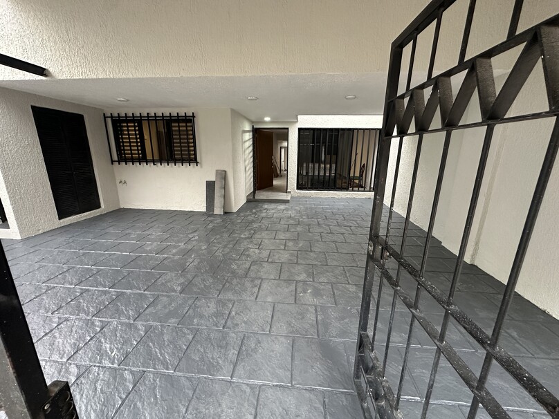 Se Vende Casa en Jardines Universidad