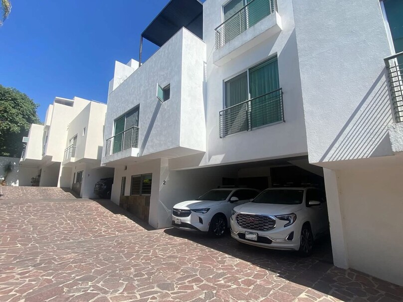 SE VENDE CASA EN JACARANDAS