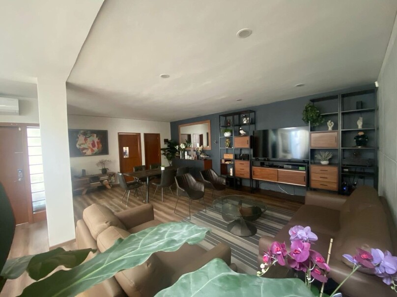 SE VENDE CASA EN JACARANDAS