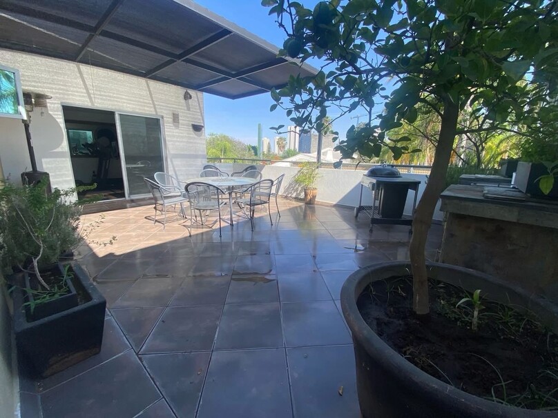 SE VENDE CASA EN JACARANDAS
