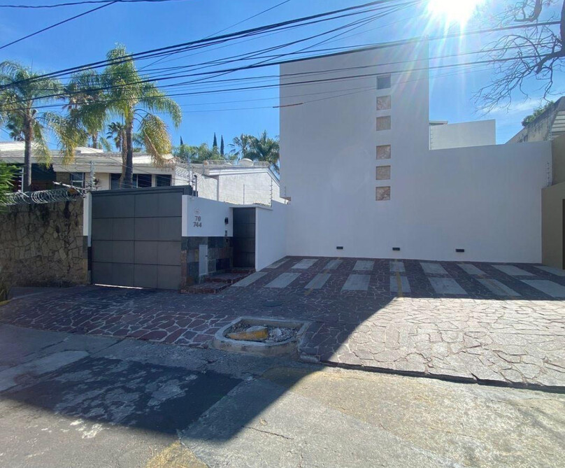 SE VENDE CASA EN JACARANDAS