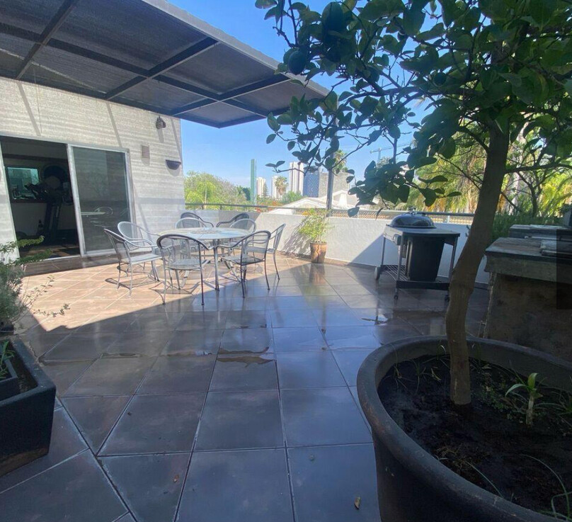 SE VENDE CASA EN JACARANDAS