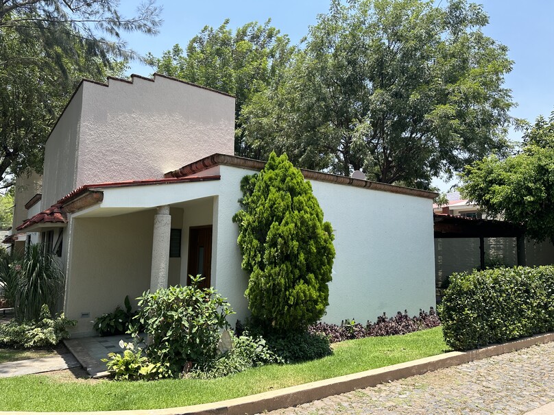 Se renta casa en los Pinos