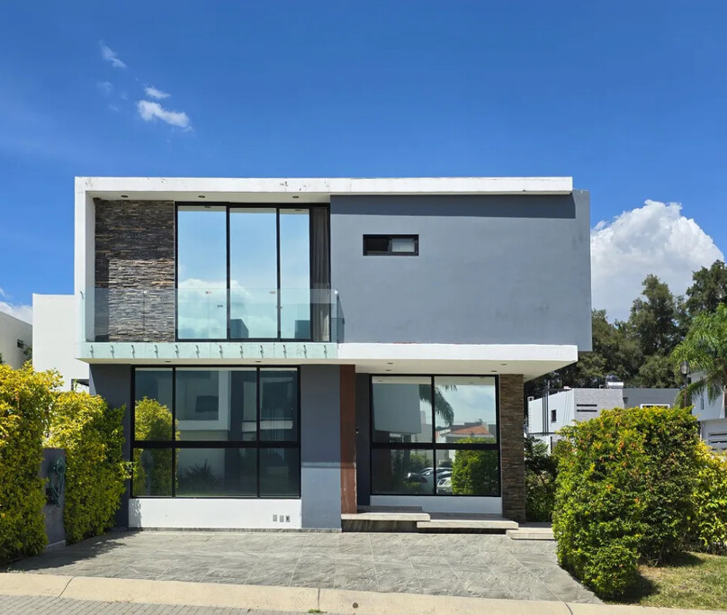 CASA EN ESQUINA EN CASA FUERTE CONDOMINIO CIUDADELA