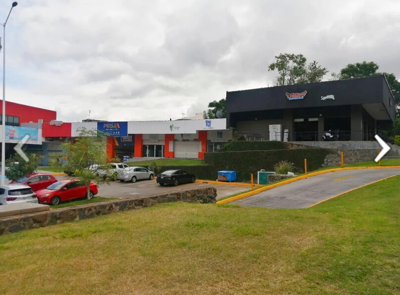 PLAZA COMERCIAL OPERANDO EN VENTA EN TERRALTA, TLAQUEPAQUE