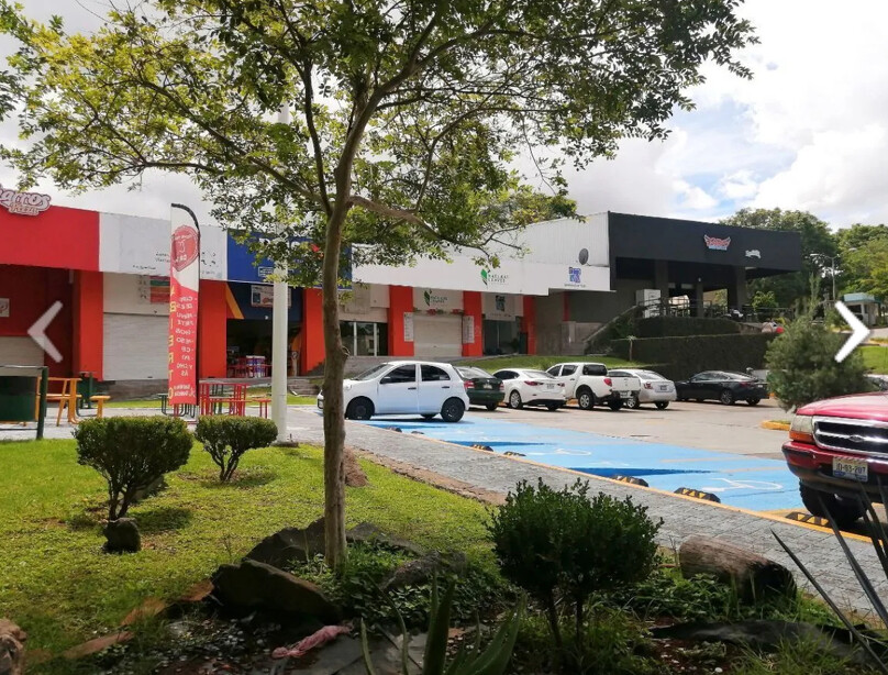 PLAZA COMERCIAL OPERANDO EN VENTA EN TERRALTA, TLAQUEPAQUE