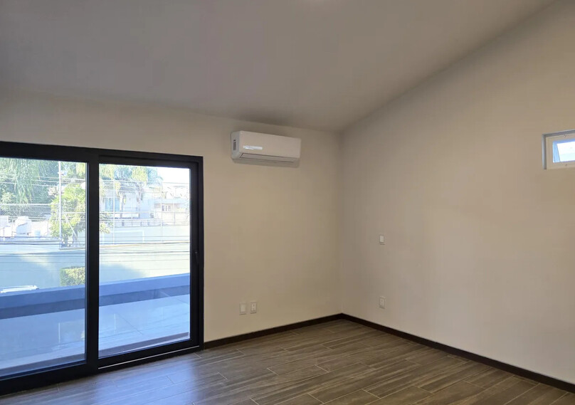 Se vende casa por el Parque Metropolitano