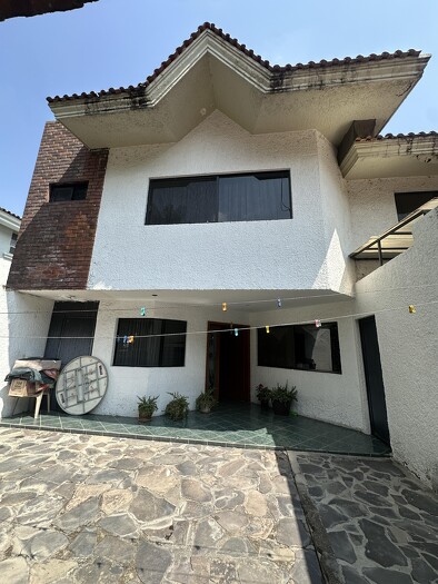 Se renta casa en Valle Real